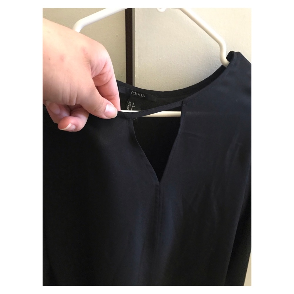 Black blouse with v neck design